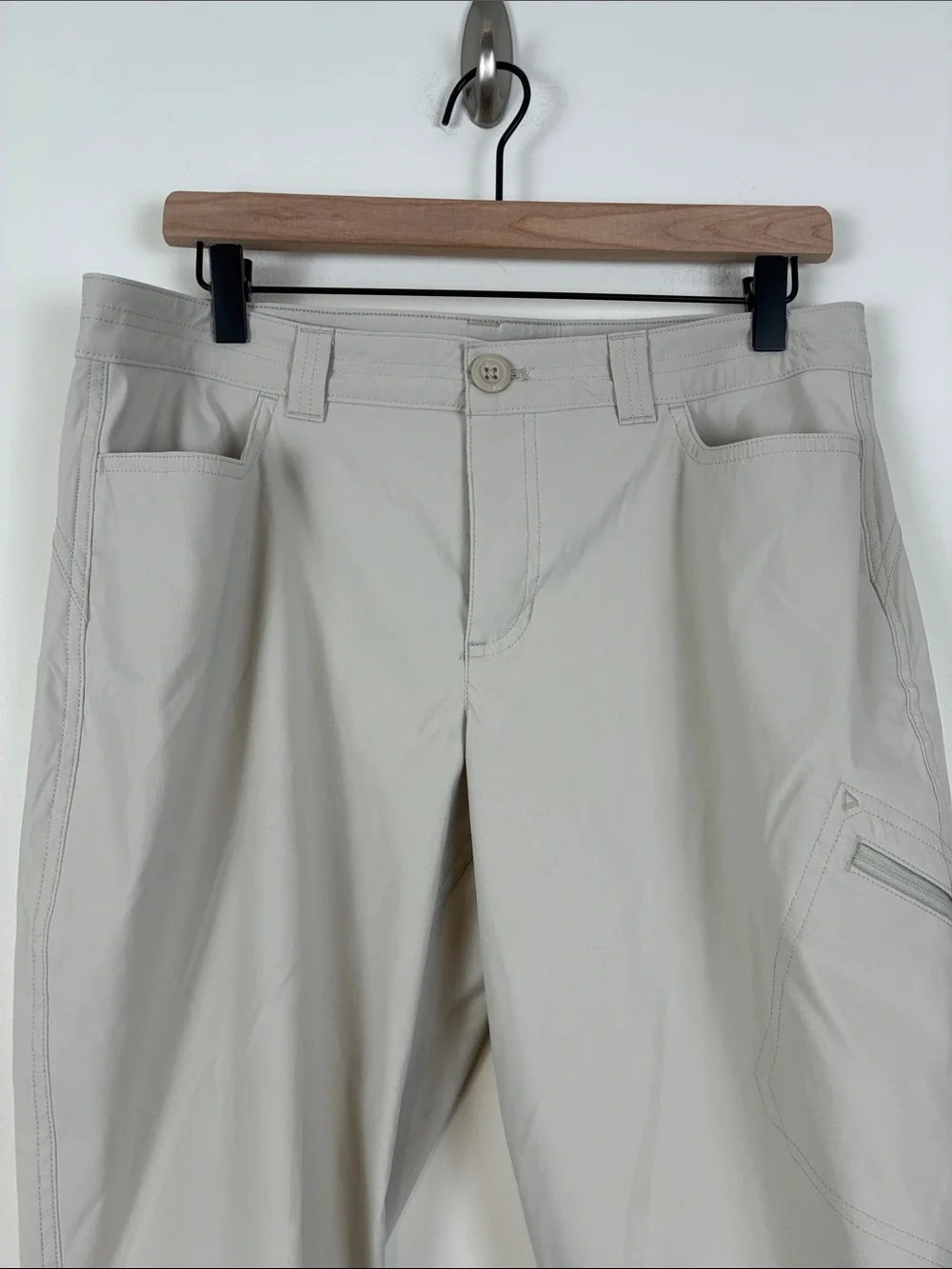 Eddie Bauer Khaki Women’s 10 Cargo Crop Pants Cinch Leg Outdoors Performance Tan